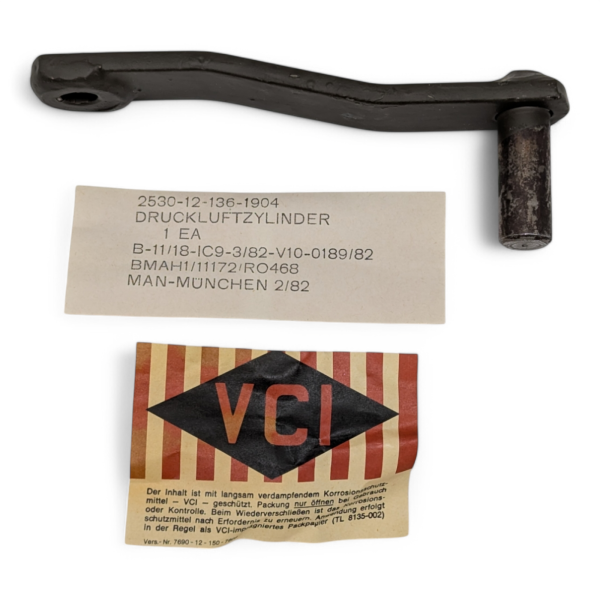 Lever Air Cylinder Assembly MAN 81.11715-5001, NSN 2530-12-136-1904
